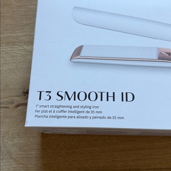 T3 Smooth ID Flat Iron in Black and Silver - Picture 2 of 3